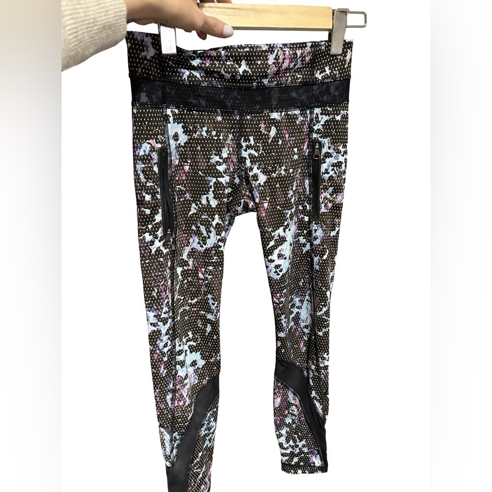 Lululemon floral print 7/8 SZ 4